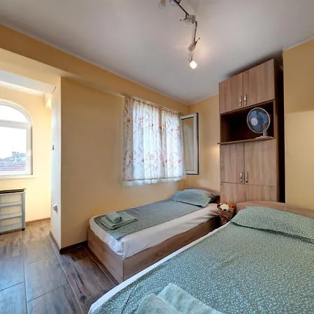 Funny-gunny To The Sea Garden Daire Burgaz